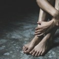 Isukao nož, pa krenuo ka ukućanima On je s hladnim oružjem pretio sinu i supruzi