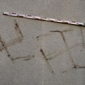 Šta se ovo događa u Nemačkoj? Svastike crtali krvlju po automobilima i zidovima! Veruje se da je krv ljudska