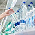 Ako ste kupovali ovu vodu, odmah prestanite: Obratite pažnju na jedan detalj na flaši, stiglo upozorenje na "tiho trovanje"