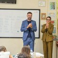 U klupama 91 đak: Gradonačelnik Novog Sada posetio prvake u OŠ "Desanka Maksimović" u Futogu