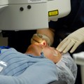 Zimska magla na naočarima: Hladni meseci najbolji za lasersko skidanje dioptrije