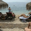 Paprene cene U crnoj gori: Ležaljke i suncobran od 20 do 180 evra - očekuju rast cena
