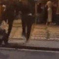 Jezive scene Kapiten engleskog velika se tukao na ulici, razbili su ga od batina (video)