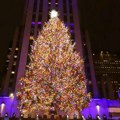 VIDEO: Više od 50.000 lampica zasijalo na božićnoj jelci u Njujorku