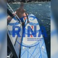 Drama na moru kod Bara, spašen surfer: Jak vetar muškarca na sup dasci odneo ka pučini, odmah na teren upućen spasilački…