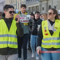 [FOTO+VIDEO] Studenti i građani zajedno na protestu. U nedelju blokada magistrale od kružnog toka do izlaza iz Zrenjanina…