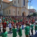 Plesom na Trgu zrenjaninski predškolci se oprostili od vrtića (FOTO)