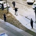 Čekićem razbijao policijska vozila