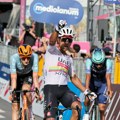 Narvaezu treća etapa na Điru, Eulalio čuva roze majicu