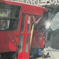 Tramvaj iskočio iz šina na Dorćolu i udario u zgradu: Povređeno 12 odraslih i dvoje dece