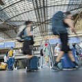 Kolaps železničkog saobraćaja u Nemačkoj: Vozovi stali širom zemlje, putnici satima čekali