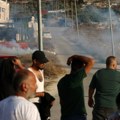 Izraelski doseljenici napali palestinska sela na Zapadnoj oblai: Zapalili džamije