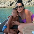 Goca Božinovska sa porodicom u Grčkoj! Snajka Bojana grmi u kupaćem, pevačica se sunča: Oglasila se sa jahte, ovako se baškare…