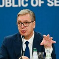 Aleksandar Vučić večeras podnosi ostavku na mesto predsednika Srbije: veliki broj građana se okupio ispred Predsedništva