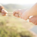 Mišići su tvoja nova penzija: Zašto je snaga stiska šake važna za dug život + kućni test od 3 minuta