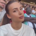 Anastasija Ražnatović u skroz opuštenom izdanju bodri Gudelja na utakmici: Uvek je skockana do bola, a sad u širokoj majici…