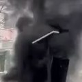 Požar na Cvetnom trgu Gust dim prekrio centar Beograda, građani pokušavaju da ugase vatru (VIDEO)