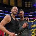 Novak opet otišao na NBA - razmenio poklon sa stefom karijem! Najbolji trojkaš oduševljen zbog Đokovića!