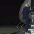 Bajden zamalo odleteo u Rusiju Urnebesna scena predsednika SAD-a na aerodromu (video)