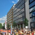 Ekipa Insajdera u Briselu na dočeku studenata ultramaratonaca