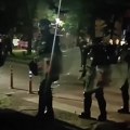 Incident u Kuli: Sns-ovci gađali građane kamenicama i bakljama (video)