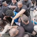 Jutjuber Spid napravio skandal u Sarajevu: Gađali ga, pa skočio na decu, čuo se i plač, uletelo obezbeđenje