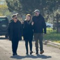 Marija Šerifović u crnini stigla na groblje: Utučena otišla do kapele, od nje se ne odvajaju 2 osobe