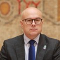 Вучевић: Запаљен аутомобил функционера СНС, нападнуте страначке просторије у Бачком Петровцу