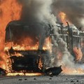 (VIDEO) Nemiri nakon napada nožem u Belfastu: Blokirani putevi, zapaljen autobus...