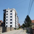 Stanari u dve zgrade u Leskovcu dve godine čekaju na struju – Upravni sud osporio trafostanicu