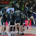 UŽIVO - Bez incidenata, igrači Partizana mirno izašli na teren!