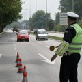 OVO ZANIMA SVE VOZAČE U SRBIJI: Da li je blicanje farovima kao upozorenje zbog policije kažnjivo