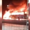 Nemoćno gledali kako putnici živi gore: Autobus se zapalio nakon sudara, najmanje 34 mrtvih u Alžiru (video)