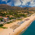 Grčka je zemlja magičnih plaža, ukusne mediteranske kuhinje, strastvenog sirtakija i čuvenog pića uzo