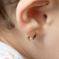 Doktorka otkrila zašto bebama ne bi trebalo da se buše uši