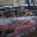 Ukrajinski LGBTQ vojnici ponosno marširali u Kijevu, traže više prava