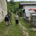 SUDBINE! U Naselju Sarlah u otkupljenim, skoro porušenim kućama i dalje "ima života"! Beskućnici nisu imali gde...