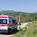 Jeziva fotografija posle nesreće na putu Svilajnac-Petrovac na Mlavi: Auto sleteo sa puta, vatrogasci moraju da seku vozilo…