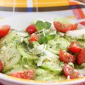Zašto je salata od paradajza, krastavca i luka pravi saveznik zdravlja?