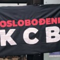 Policija privodi članove udruženja Oslobođeni KCB ispred Kulturnog centra Beograd