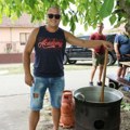 Uz ukusan gulaš iz kotlića sve veselije: Slava sela Torak u opštini Žitište