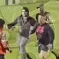 Novi snimak napada Crvenih đavola na igrače Radničkog, 10 huligana gazi jednog, jezive scene iz Kragujevca