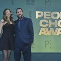 "Sramotno": Adama Sendlera kritikuju zbog izdanja u kojem je došao na premijeru ženinog filma (FOTO)