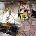 U Nišu uhapšene tri osobe zbog droge i oružja: Samo pronađeni kokain vredan oko 50.000 evra