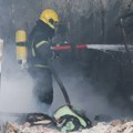 VIDEO Buknuo požar u zgradi "Zastava prometa": Zapalila se krovna konstrukcija od oko 400 metara kvadratnih, vatrogasci na…