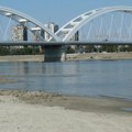 Srbija bez kiše čeka jesen: Dunav i dalje na kritično niskom nivou, aktivna 34 požara