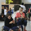 Hiljade ljudi zaglavljeno na terminalima Masovna kašnjenja i otkazani letovi, britanski sistem je u rasulu