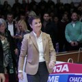 Ana Brnabić u društvu majke, koja živi u Babušnici, došla u halu Kej na veličanstveni skup podrške i poručila: NAPADI…
