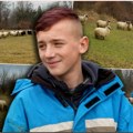 Jedini ovčar (16) koji s devojkom čuva ovce Ujutru popije kafu i akcija: "Više voli ovo nego grad, ceo raspust bila sa mnom"…