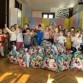Mališani iz vrtića „Zvezdica“ prikupljali igračke i garderobu za decu iz urgoženih porodica